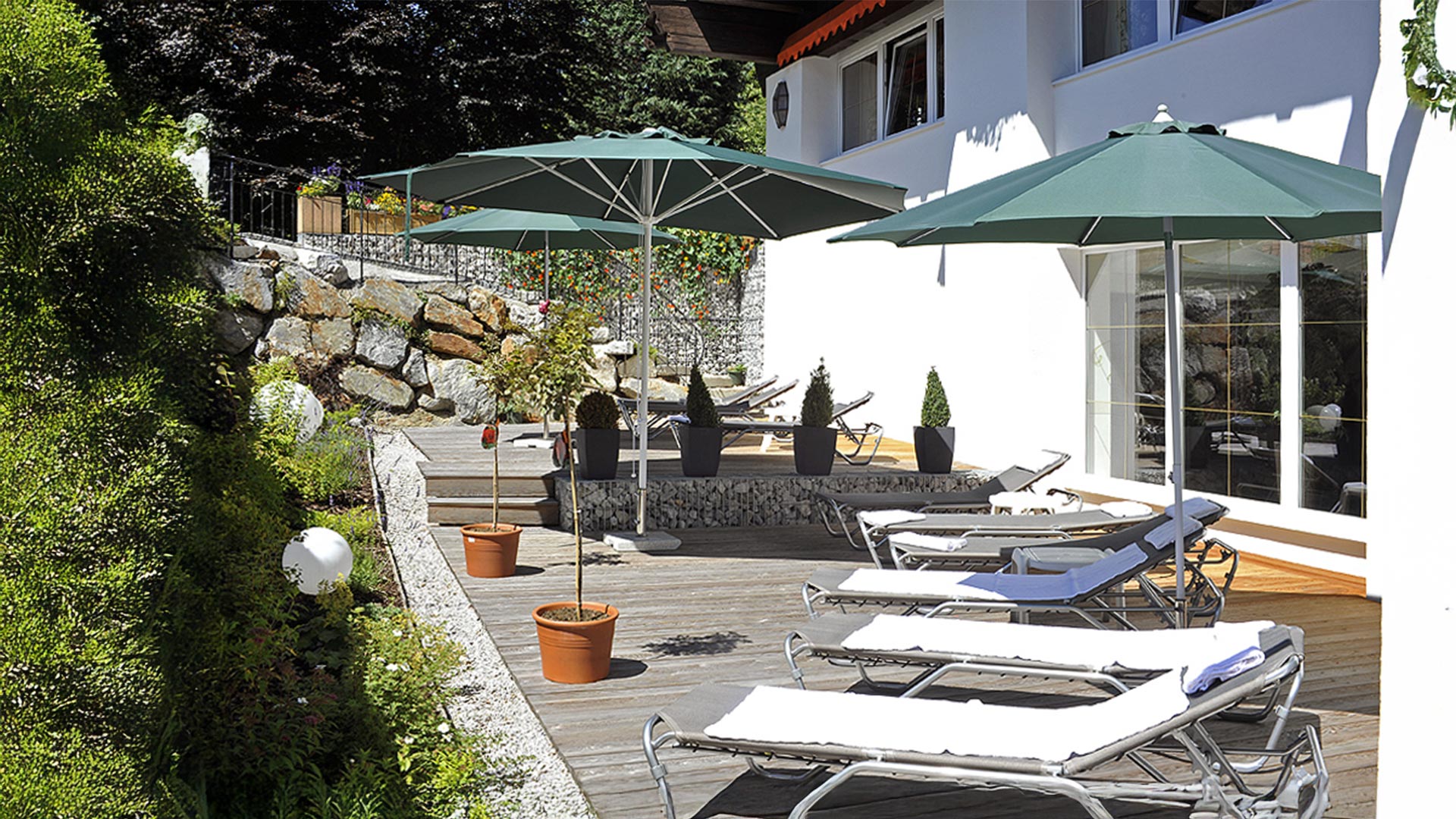 Hallenbad mit Frischluftbereich im Parkhotel Seefeld